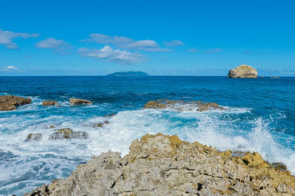 How can you plan a visit to the historic castles in Northumberland?